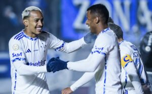 cruzeiro bate grêmio com facilidade em noite de vaias para o imortal