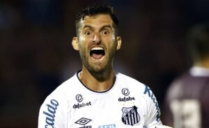 almería toma decisão e está próximo de liberar léo baptistão ao santos