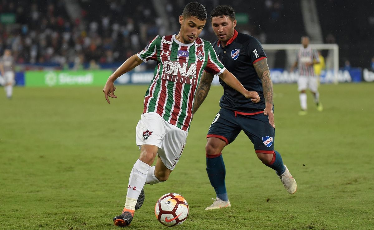 danielzinho deixa o fluminense e vai para equipe dos emirados Árabes