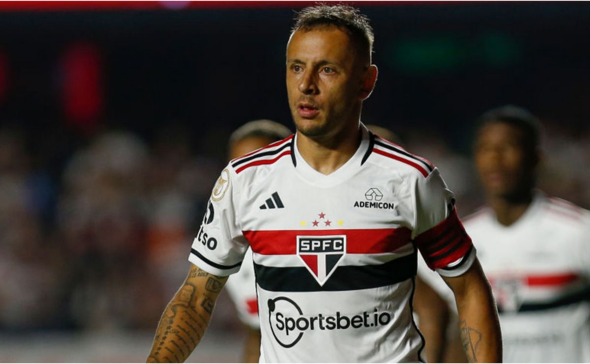 rafinha, do são paulo, elege 11 melhores jogadores com quem já atuou