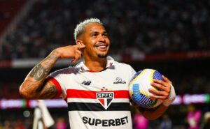 são paulo vence red bull bragantino e entra no g 4 do brasileirão