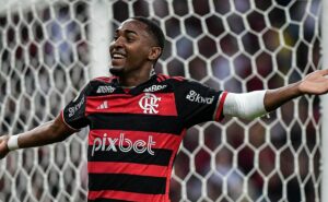 lorran marca gol em clássico no sub 20 do flamengo sob o comando de filipe luís; veja