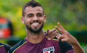 lucão, revelado pelo são paulo, vai assinar contrato e voltar ao brasil