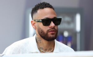 neymar manda vídeo para coutinho e é vaiado em pleno são januário