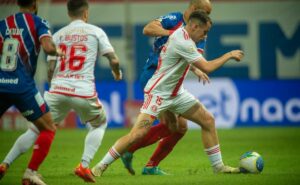 inter marca no fim e arranca empate emocionante com o bahia em salvador
