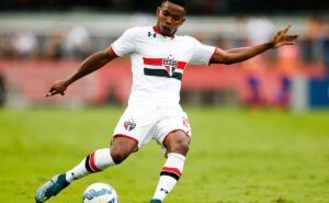 entenda o que falta para são paulo anunciar contratação de thiago mendes 