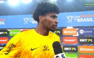 hugo souza diz que corinthians foi muito superior ao grêmio: “todo respeito”