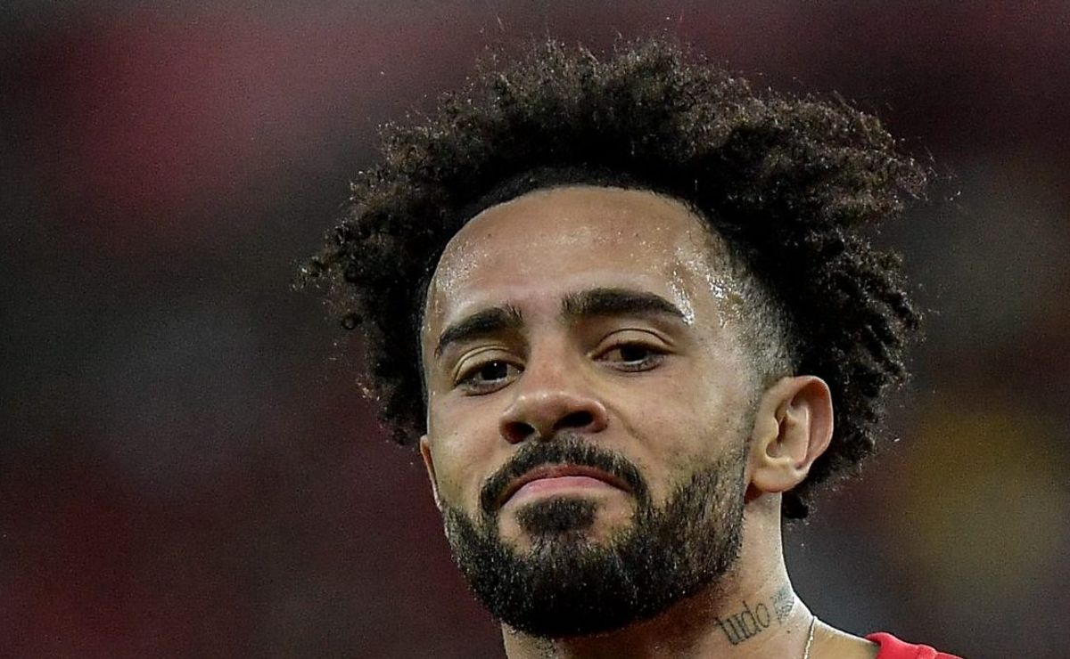 claudinho despista sobre chance de jogar no flamengo: "sempre tem essa pergunta"