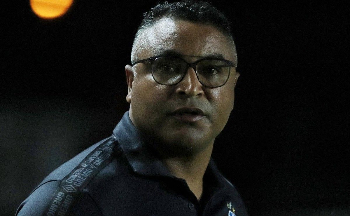 novo técnico do internacional não será roger machado se um detalhe por for resolvido  