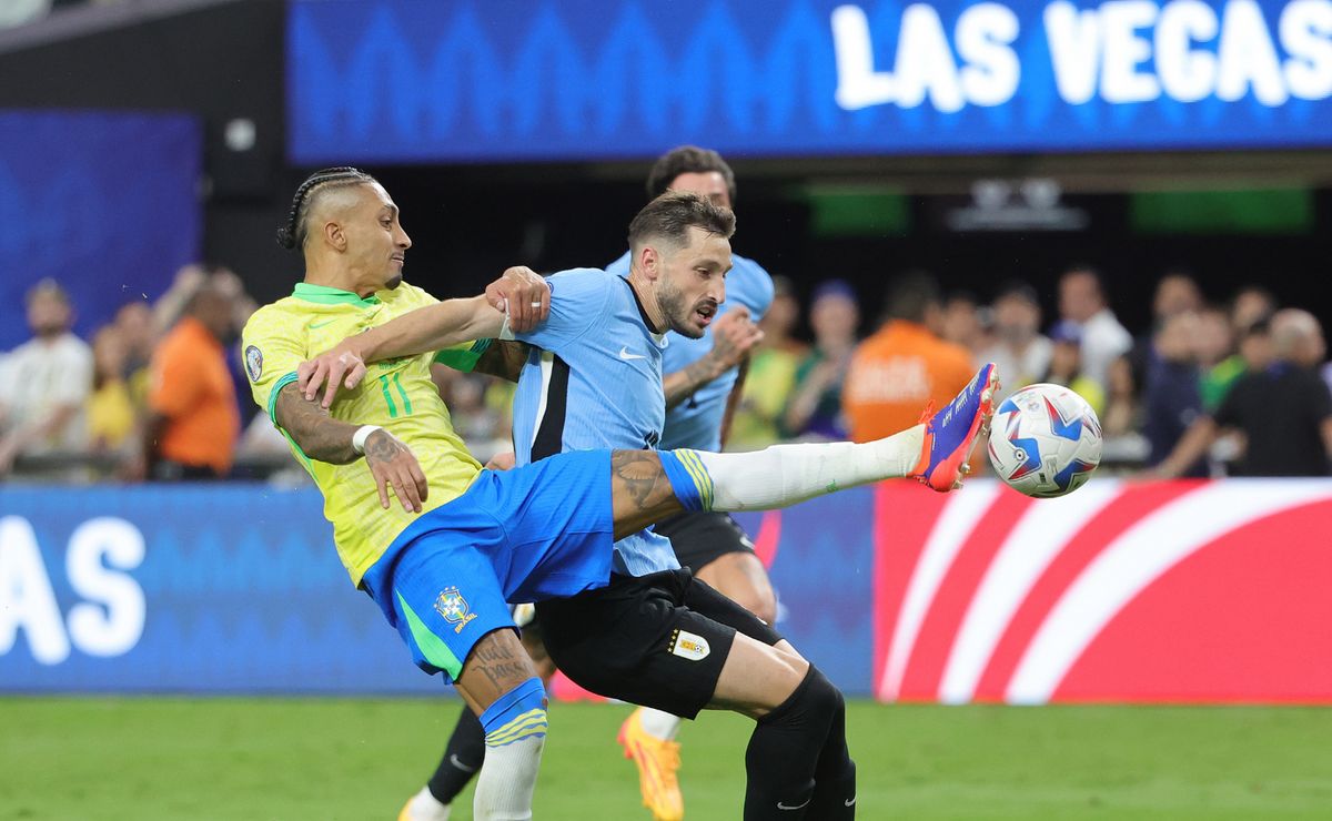 flamengo conversa com uruguai em preocupação com situação de viña, que apresentou fadiga muscular