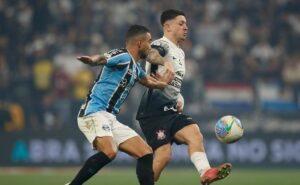 corinthians empata no final e garante grêmio na zona de rebaixamento