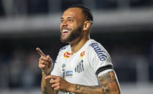 santos abre venda de ingressos para partida contra o coritiba; confira os preços