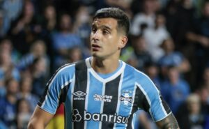 após grêmio vencer operário pr, renato gaúcho explica lesão de cristaldo: "É mínima"