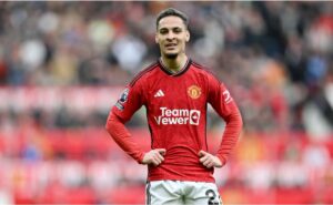 manchester united: antony toma decisão sobre futuro e quer ficar no clube inglês