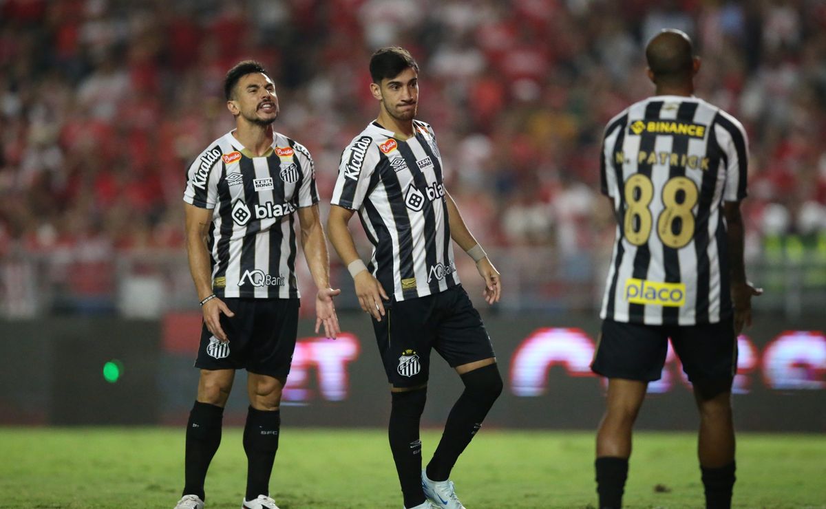 torcida se revolta com empate do santos e exige saída de carille, pedrinho e patrick