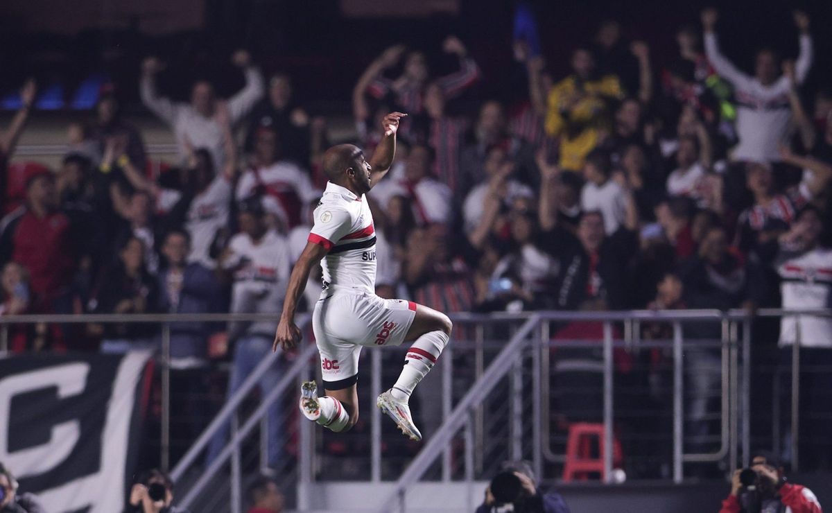 são paulo vence grêmio com gol de lucas moura; confira as notas