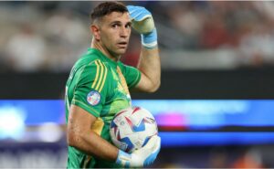 copa américa: dibu martínez protagonizou polêmica no último encontro com a colômbia: "olhe na minha cara"