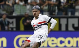 alan franco é expulso e são paulo recebe primeiro cartão vermelho em cinco meses