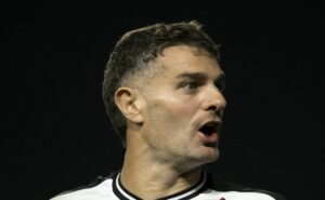 vegetti não tem oferta do catar e permanece no vasco; veja detalhes