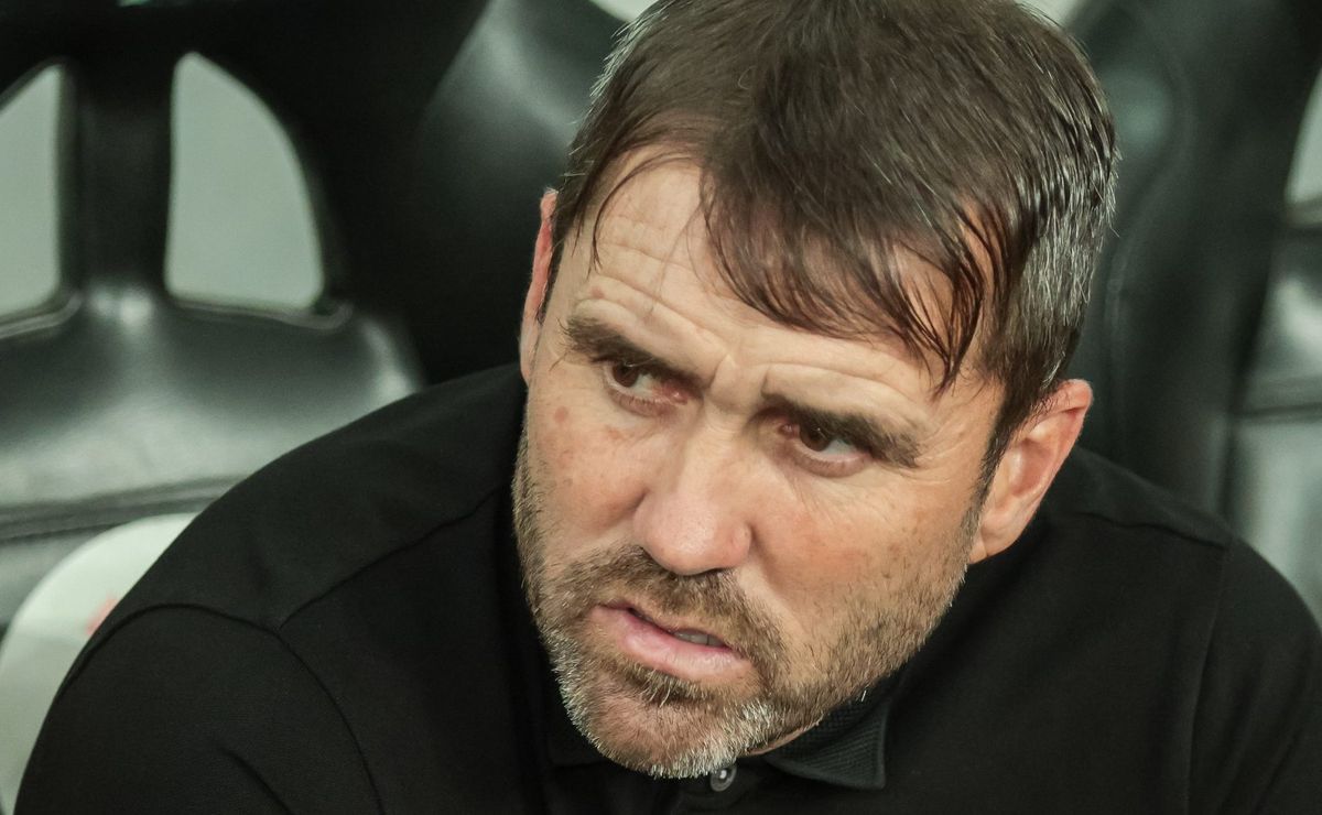 internacional é derrotado e torcida pede saídas de coudet, robert renan e hyoran