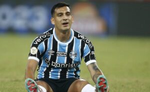 r$ 24 milhões: saída de cristaldo do grêmio ganha força após contato da europa e mls