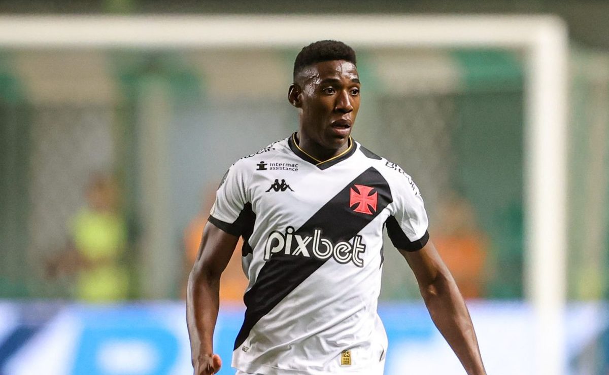 reação da web: torcida do vasco comenta atuação de léo pelé