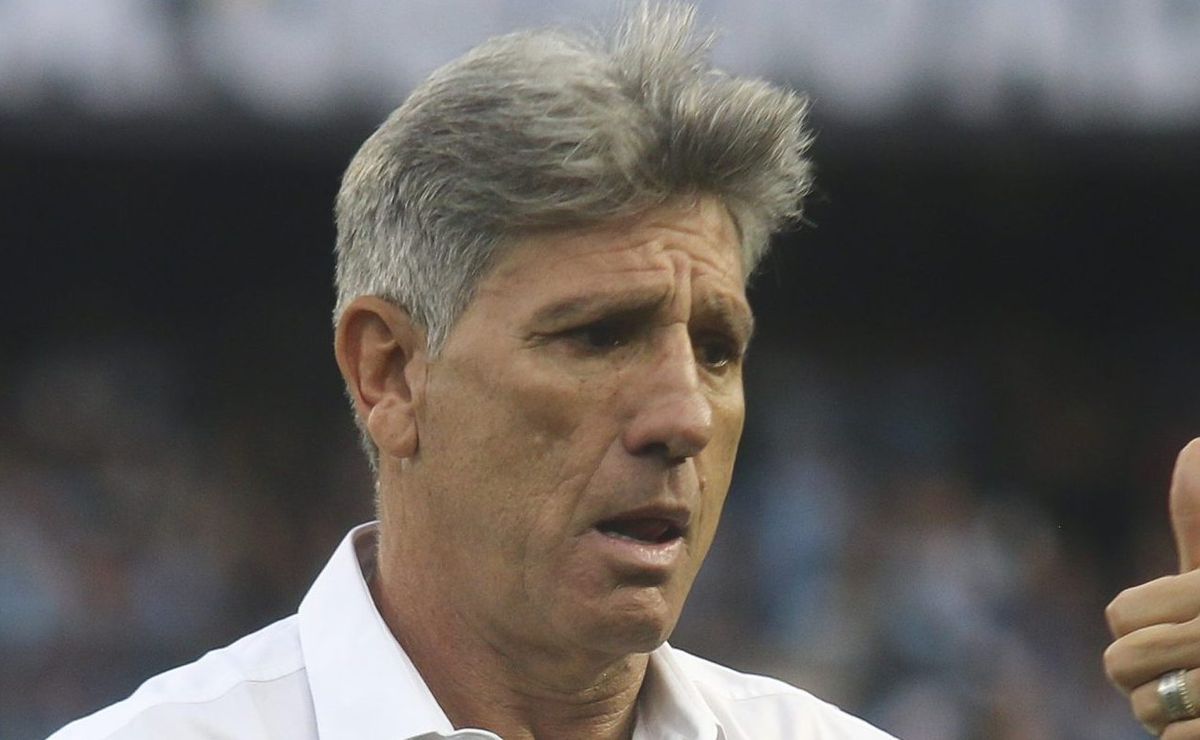 escalação de rafael irrita e torcida do grêmio quer a demissão de renato