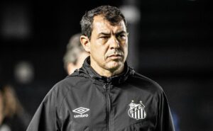 carille alerta ao desabafar sobre pressão nos bastidores do santos: “sabemos os nossos problemas”