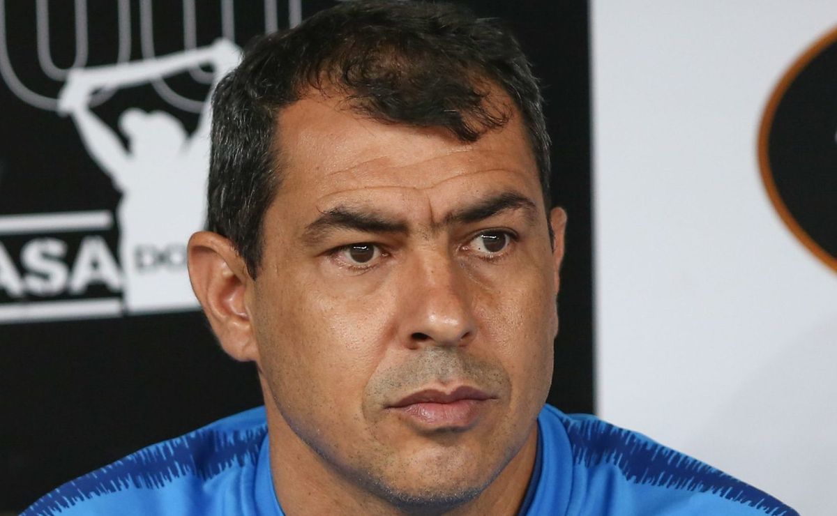 “carille não”: fiel torcida levanta movimento nas redes sociais contra a vinda do treinador