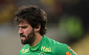 dorival júnior toma decisão sobre o goleiro alisson nas vésperas do jogo contra o uruguai