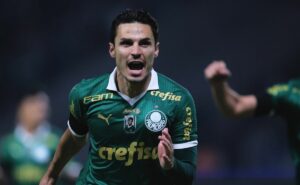 com gol de falta de veiga, palmeiras vence o corinthians e assume vice liderança do brasileiro