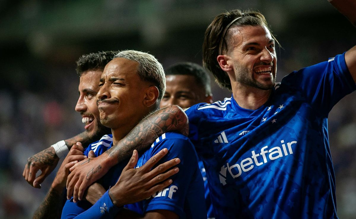 cruzeiro goleia botafogo no nilton santos; confira as notas