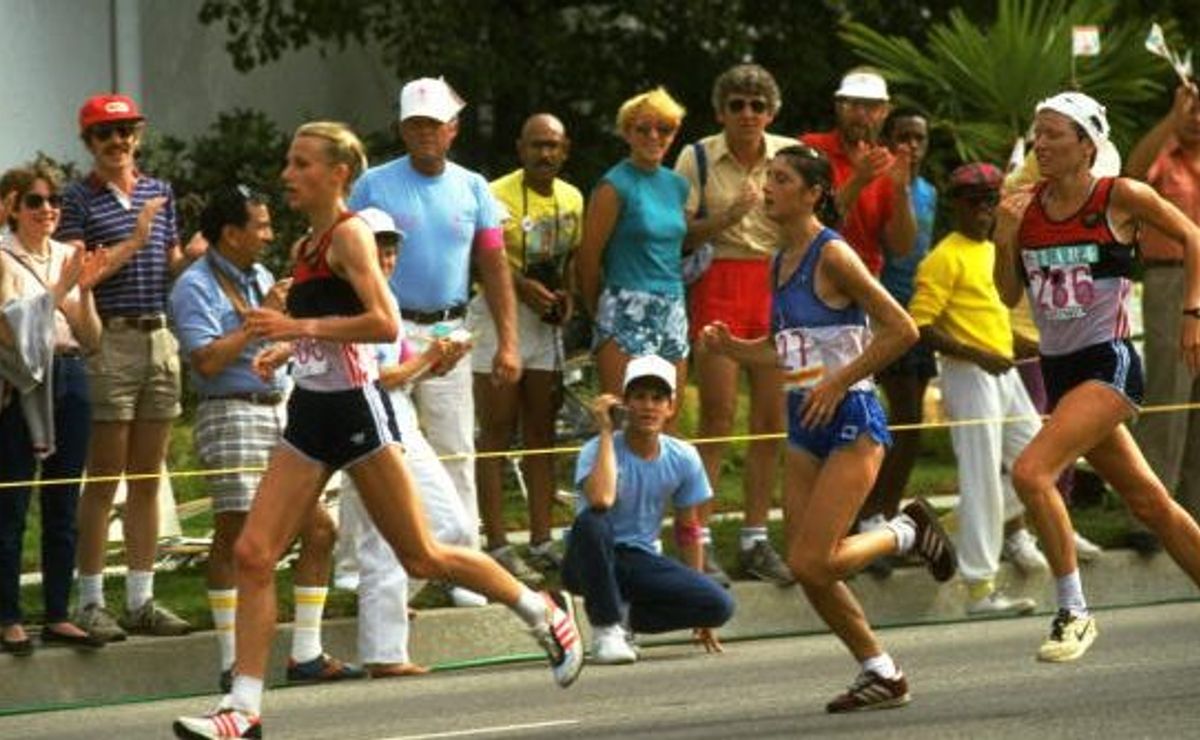 como ocorreram as primeiras participações femininas nos jogos olímpicos?