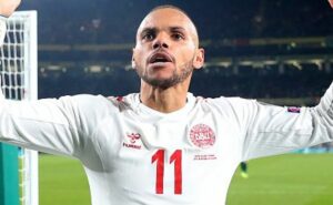 contratação de martin braithwaite pelo grêmio tem bastidores expostos: recusa ao olympiacos e salário baixo