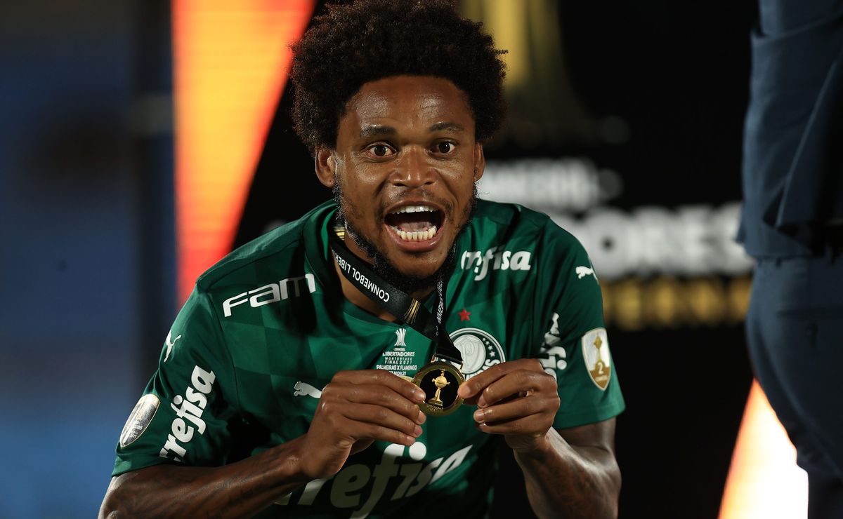 luiz adriano rescinde contrato com vitória, santos veta contratação e atacante interessa américa 