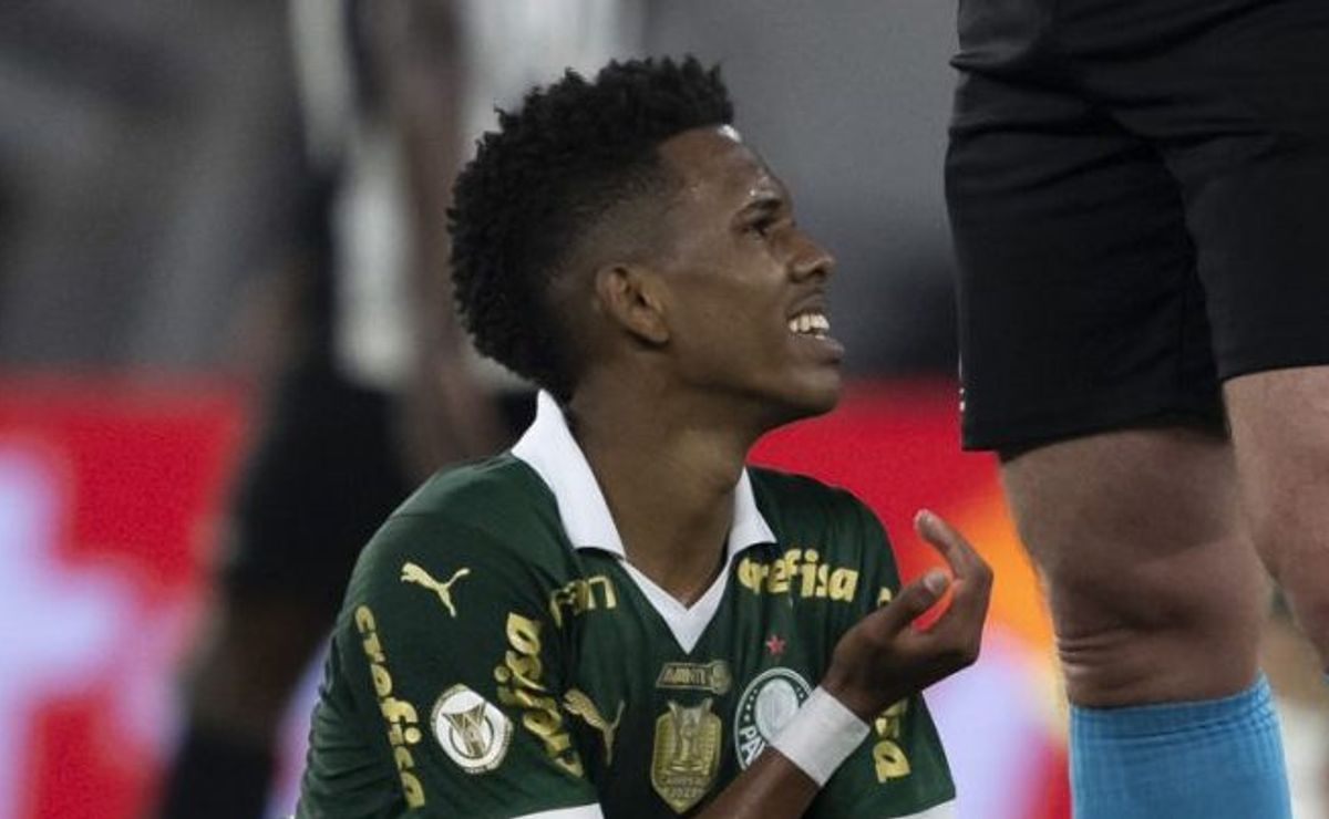 urgente: em derrota do palmeiras, estêvão sai chorando de campo por ter sentido