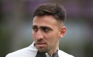 corinthians não faz pagamento e gustavo mosquito pede rescisão de contrato; veja detalhes