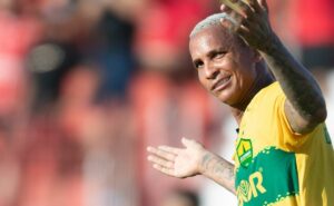 após vencer concorrência do inter, grêmio recua em negociações e define futuro sobre contratação de deyverson