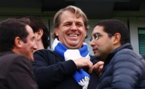 r$ 37 bilhões de patrimônio: todd boehly, dono do chelsea, avalia investir no santos a curto prazo