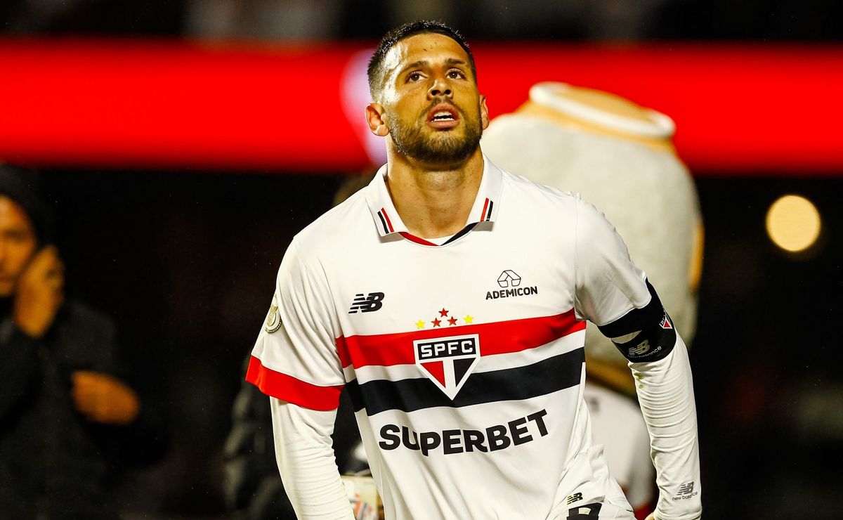 são paulo inicia preparação para enfrentar o atlético mineiro com retorno de calleri