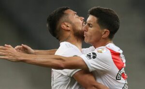corinthians negocia com river plate a contratação do chileno paulo díaz: "em conversa com seus representantes"