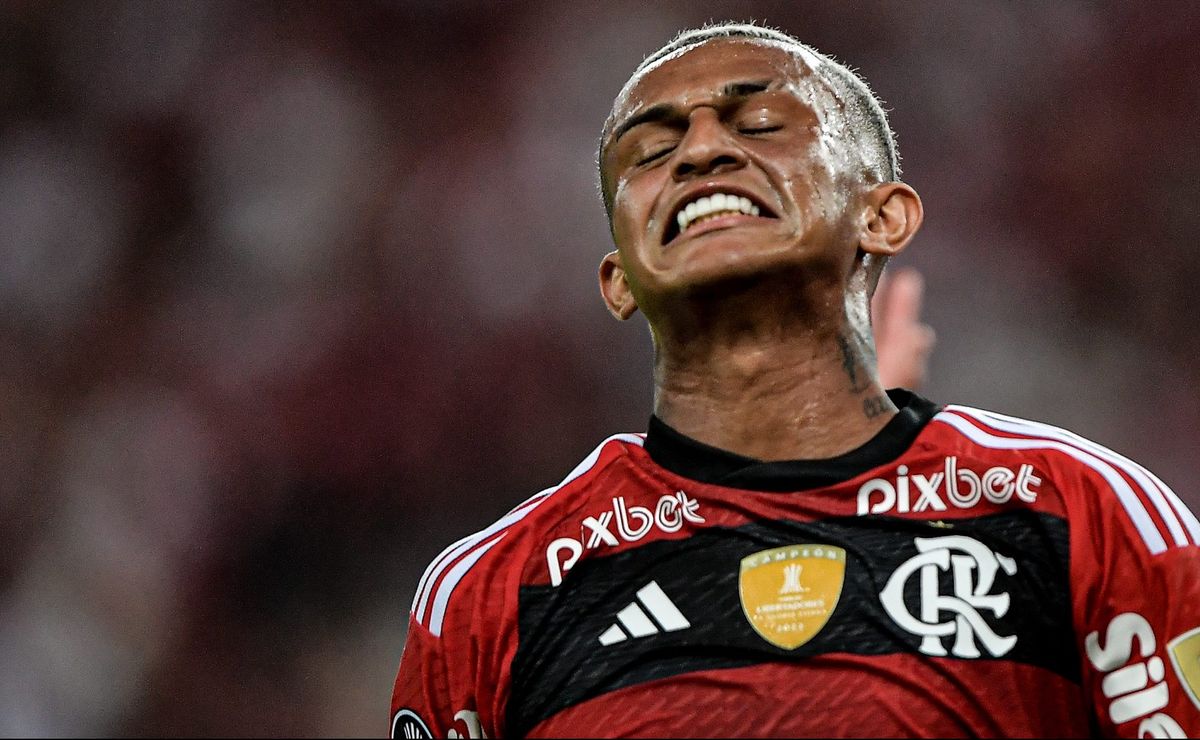 cbf divulga áudio do var em lance com wesley, do flamengo: "uma mão encosta"