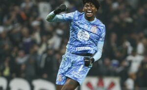 hugo souza revela bastidores do corinthians para duelo com bahia