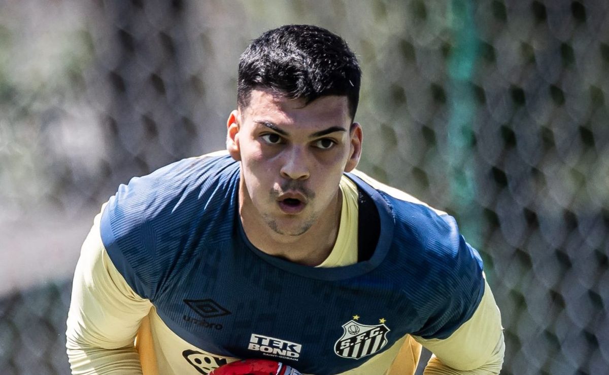 gabriel brazão conquista confiança no santos e vem se destacando internamente