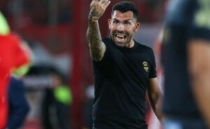 oferecido ao corinthians, tevez tem estilo ofensivo e chama atenção por intensidade; entenda a negociação