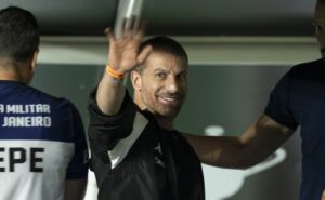 pedrinho tem prioridade de mercado no vasco e colocou como alvo a chegada de dois atacantes