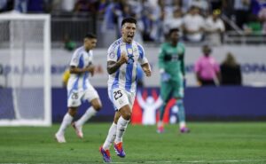 argentina elimina o equador nas quartas da copa américa com messi perdendo pênalti e dibu pegando dois