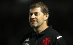 rafael paiva opta pelo retorno de adson na equipe titular do vasco contra atlético go