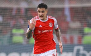 atacante do internacional pode virar 'pivô' da saída de bustos