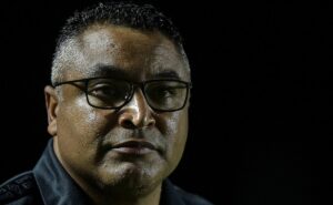 paulo caleffi faz críticas após roger machado acertar com arquirrival do grêmio